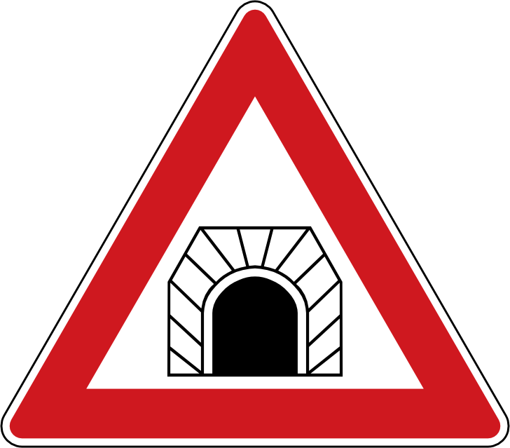Dopravn znaka Pozor, tunel A 21. Vstran znaka Pozor, tunel upozoruje na tunel, kde plat pravidla provozu na pozemnch komunikacch pro chovn v tunelu.